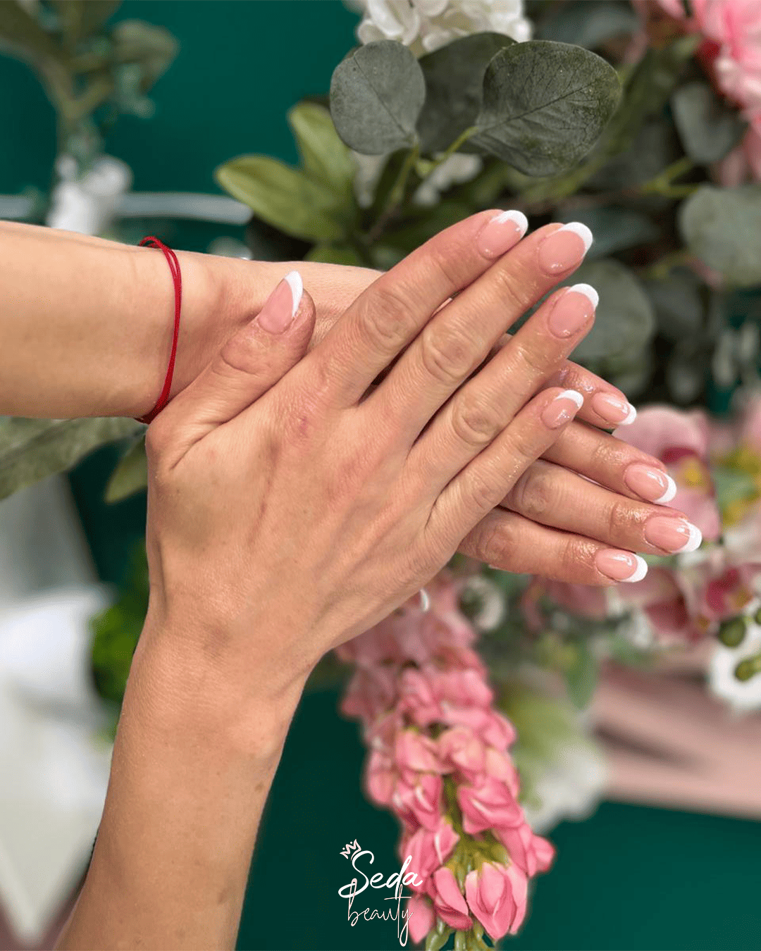 Natural nail designs offer a clean, timeless look that suits everyday wear and modern style.
