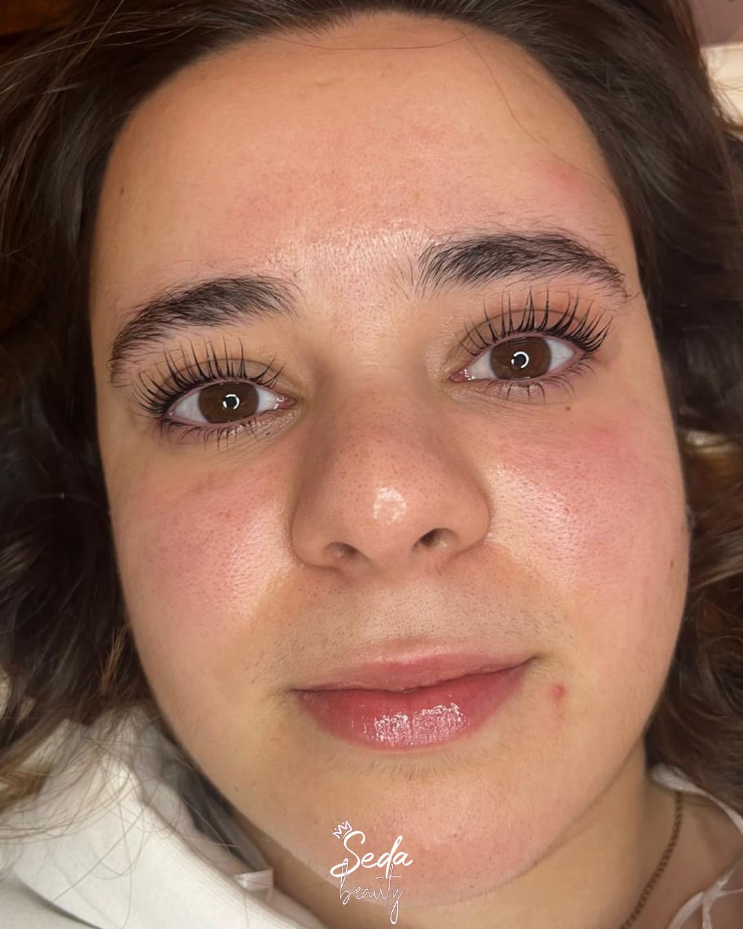 A natural pore tightening mask helps refine skin texture while supporting a clearer, balanced look.