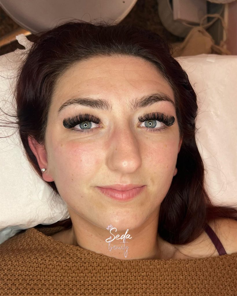 Face mask for glowing skin designed to refresh dull skin, enhance glow and support a healthy complexion.