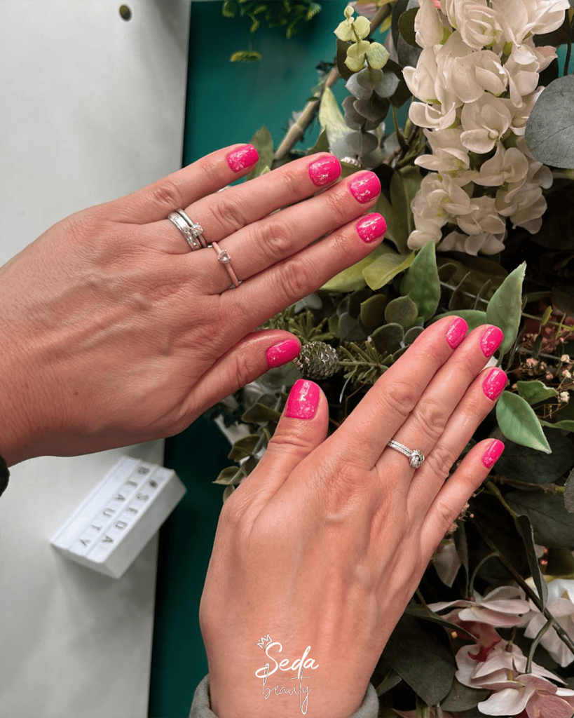 Discover colourful nail art ideas that brighten your look and add a playful touch to every outfit.